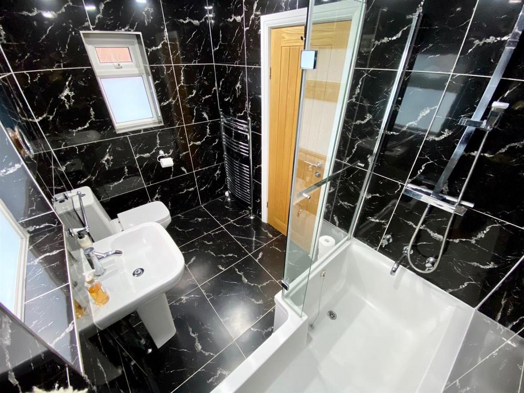Bathroom1.jpg