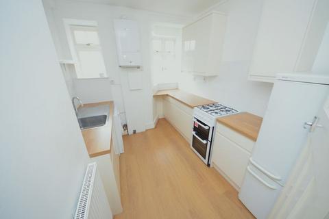 3 bedroom flat to rent, Gaskell Street, Stockwell SW4