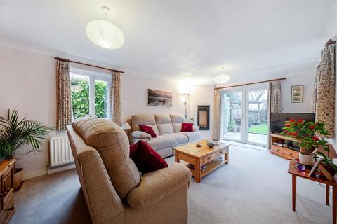 4 bedroom detached house for sale, Avisford Park Road, Walberton