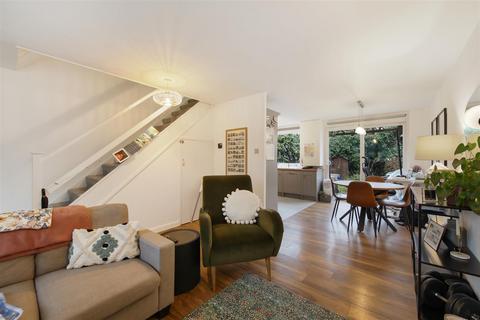 15 Carston Close, London, SE12 8DY
