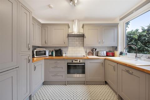 15 Carston Close, London, SE12 8DY