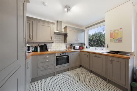 15 Carston Close, London, SE12 8DY