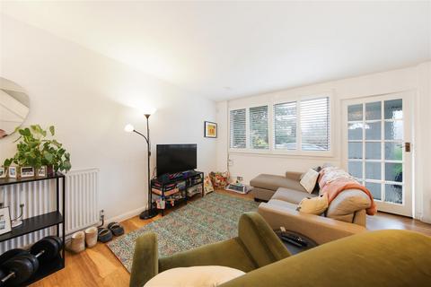 15 Carston Close, London, SE12 8DY