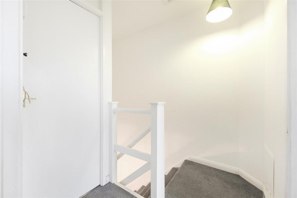 15 Carston Close - l Bwj Fu ZVRhj Qt On I3 QPy.jpg