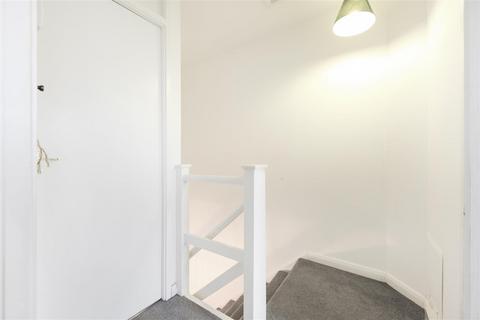 15 Carston Close, London, SE12 8DY