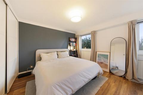15 Carston Close, London, SE12 8DY