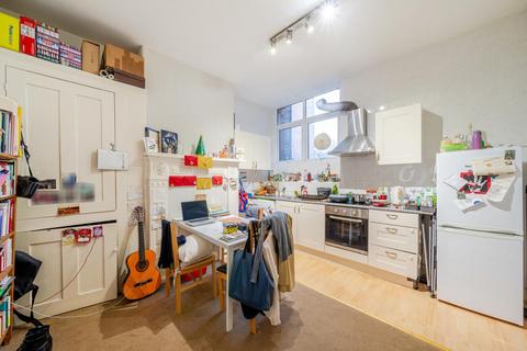 Studio for sale, Ferme Park Road, Crouch End