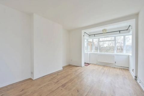 3 bedroom flat to rent, Moffat Court, London