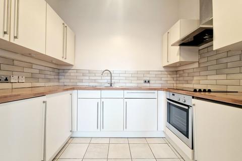 2 bedroom apartment to rent, Grey Street, Prestwich, M25