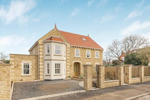 5 bedroom detached house for sale, Chestnut Avenue, Hampton, Middlesex, TW12