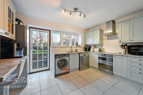 3 bedroom terraced house for sale, Kenilworth Gardens, London, SE18