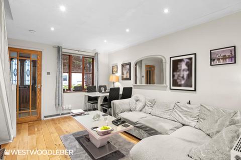 15 Willowdene, Cheshunt, Waltham Cross, EN8 0XD