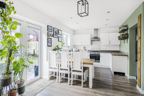 27 Douglas Drive, Grove, Wantage, OX12 0GL
