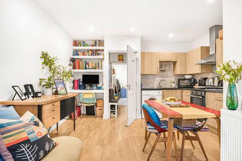 Flat 2, 3 Gloucester Place, Cheltenham, GL52 2RJ