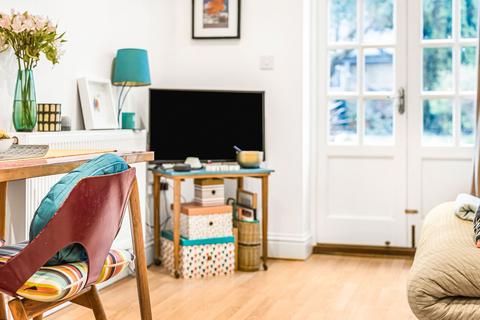 Flat 2, 3 Gloucester Place, Cheltenham, GL52 2RJ