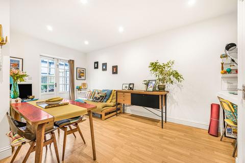 Flat 2, 3 Gloucester Place, Cheltenham, GL52 2RJ
