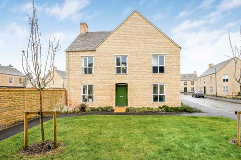 3 bedroom semi-detached house for sale, Sivewright Way, Cirencester, Gloucestershire, GL7