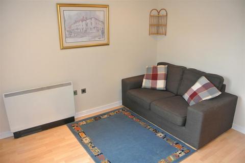 2 bedroom apartment to rent, Martinique Square, Warwick