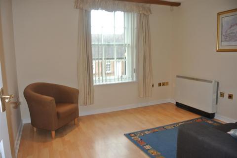 2 bedroom apartment to rent, Martinique Square, Warwick