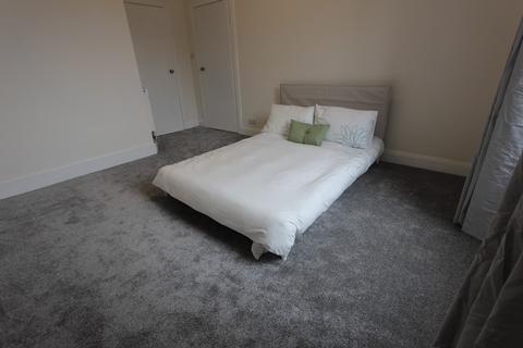 2 bedroom flat to rent, Wheatfield Road, Edinburgh EH11