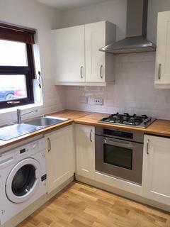 2 bedroom townhouse to rent, Tower Court, Lancaster