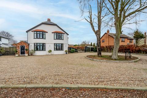 4 bedroom detached house for sale, Winterton Road, Hemsby