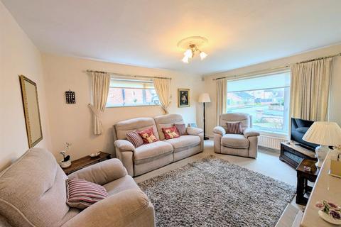 2 bedroom detached bungalow for sale, Woodlands Close, Newark