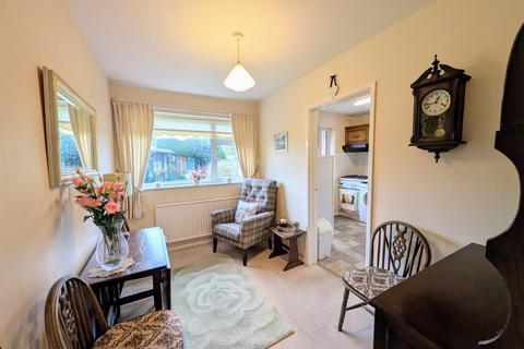 2 bedroom detached bungalow for sale, Woodlands Close, Newark