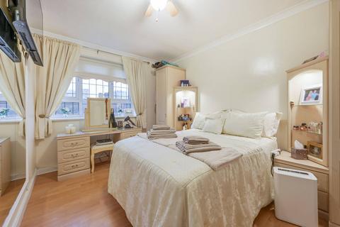 2 bedroom flat for sale, Mason Close, E16, Canning Town, London, E16