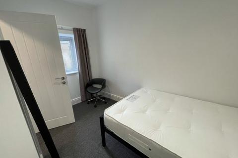 2 bedroom house share to rent, Portland Street