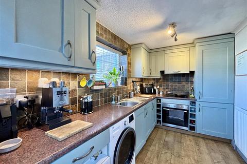 2 bedroom end of terrace house for sale, Chapel Row, Bradford BD15