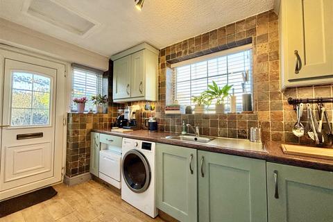 9 Chapel Row, Allerton, Bradford, BD15 7DE