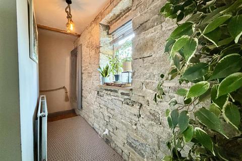 9 Chapel Row, Allerton, Bradford, BD15 7DE