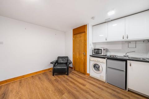 Studio to rent, Beech Gardens, South Ealing, London, W5