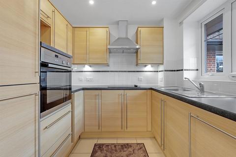 2 bedroom apartment for sale, 79 Limpsfield Road, Sanderstead, South Croydon