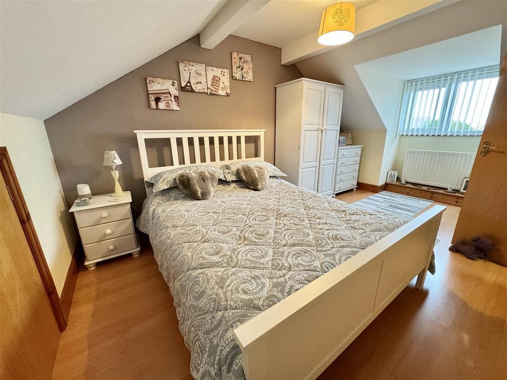 Bedroom 1 (above garage)