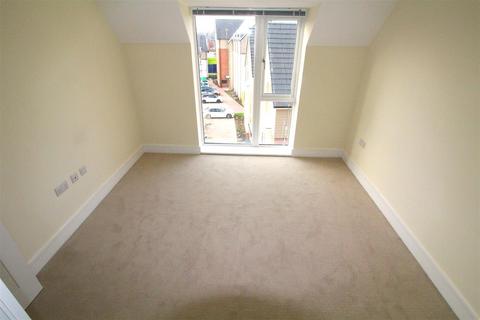 2 bedroom flat to rent, OLIVER HOUSE