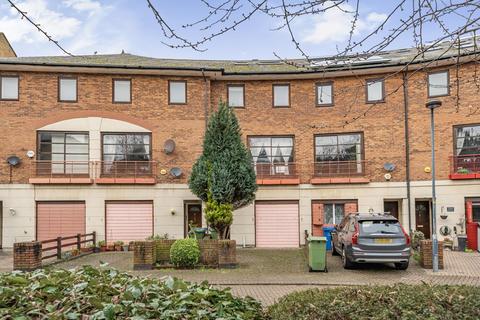 104 Plover Way, London, SE16 7TZ