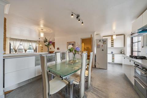 104 Plover Way, London, SE16 7TZ