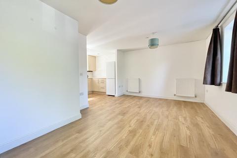 8 Veale Drive, Exeter, EX2 5GW