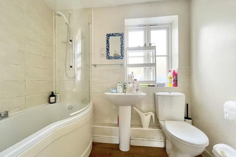 8 Veale Drive, Exeter, EX2 5GW
