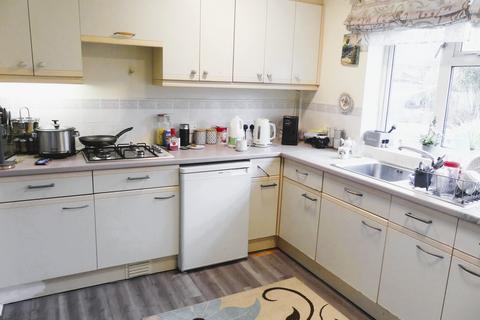 3 bedroom semi-detached house for sale, Applefield, Crawley RH10