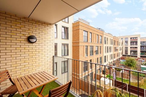 2 bedroom flat to rent, Bramah Road, Oval, London, SW9