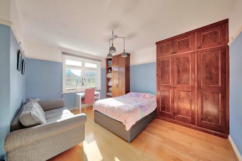 98 Thurleigh Road, London, SW12 8TT