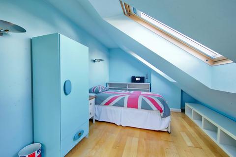 98 Thurleigh Road, London, SW12 8TT