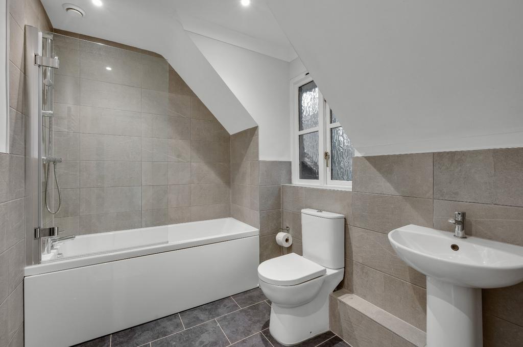 Main En Suite