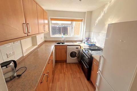 2 bedroom terraced house to rent, Orchard Way, Addlestone KT15