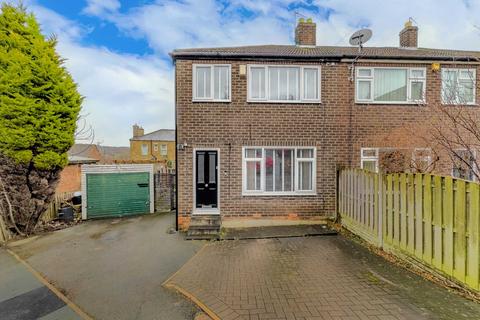 3 bedroom end of terrace house for sale, Ebury Close, Upper Batley