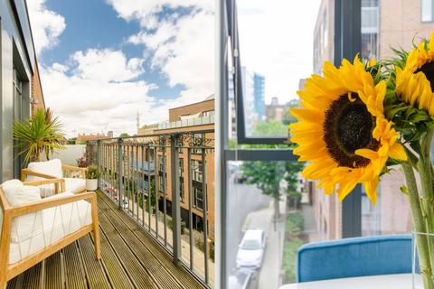Flat 10, 90 Whiston Road, London, E2 8BW