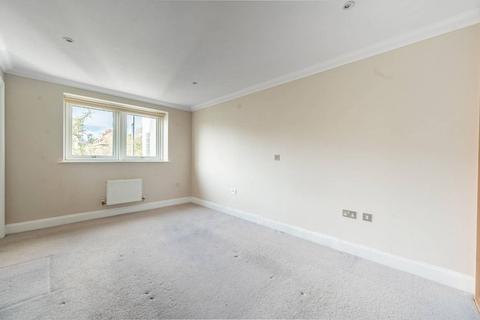 2 bedroom flat for sale, London Road, Stanmore, HA7